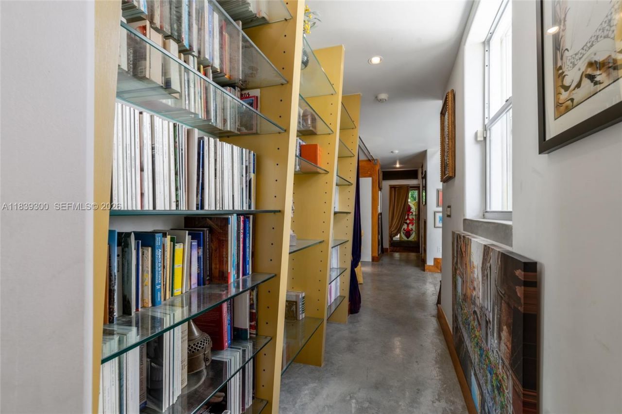 6867 SW 62nd Ter, South Miami, FL 33143 Photo