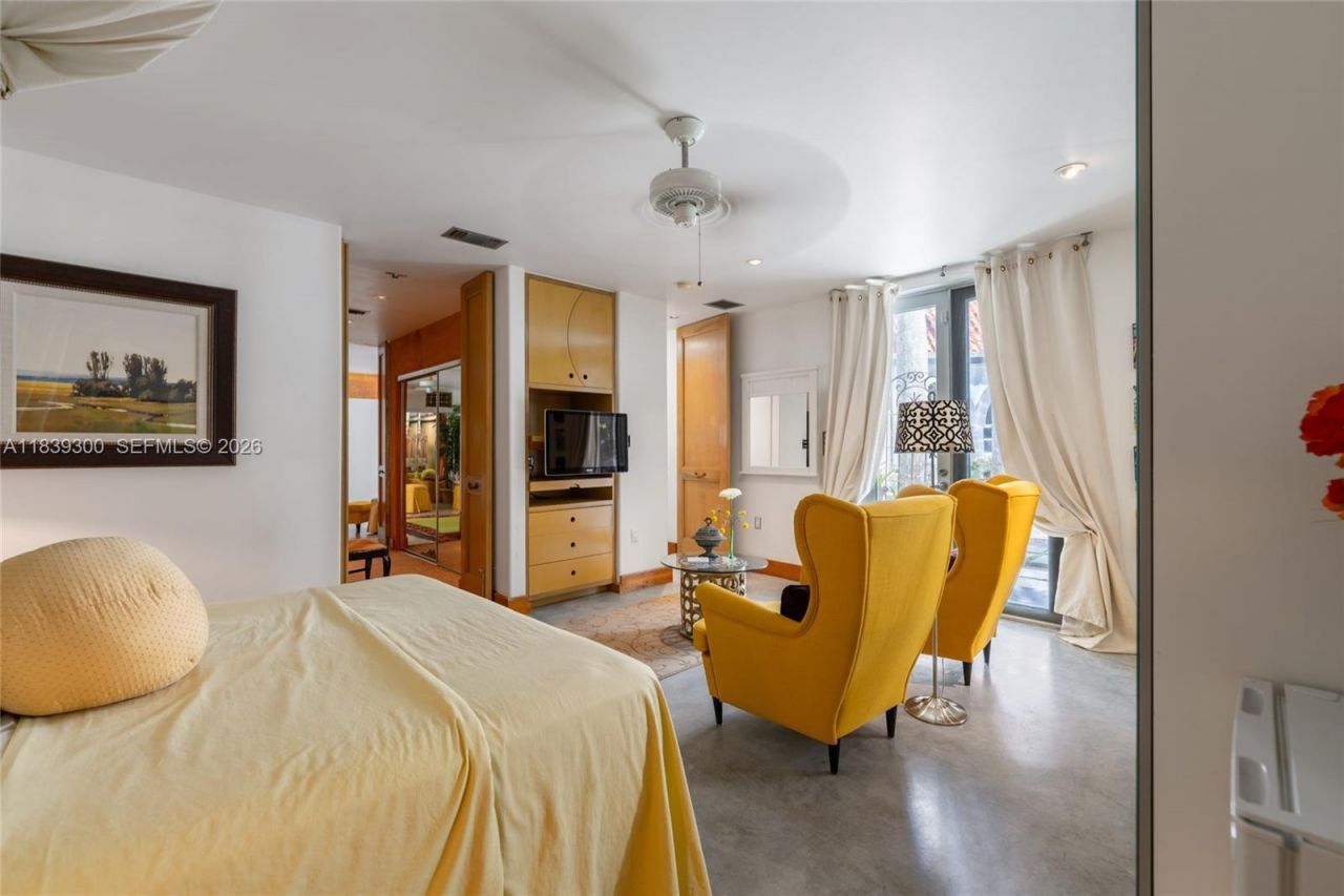 6867 SW 62nd Ter, South Miami, FL 33143 Photo