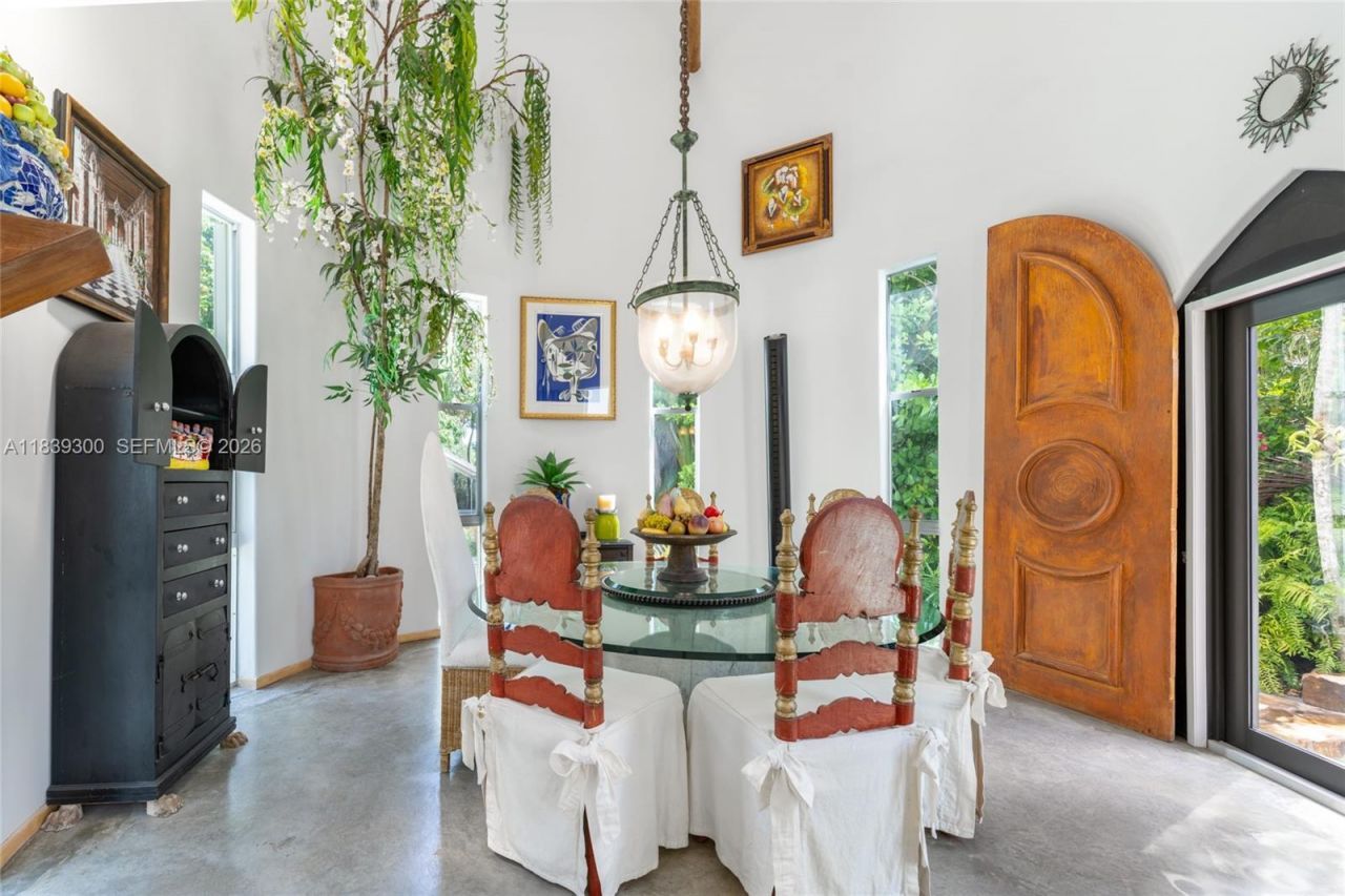 6867 SW 62nd Ter, South Miami, FL 33143 Photo