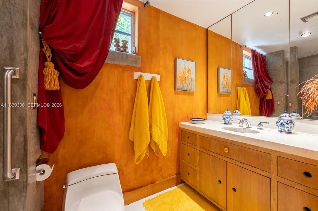 6867 SW 62nd Ter, South Miami, FL 33143 Photo