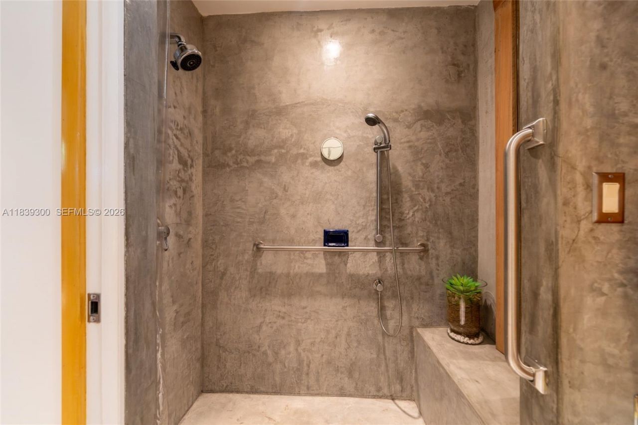 6867 SW 62nd Ter, South Miami, FL 33143 Photo