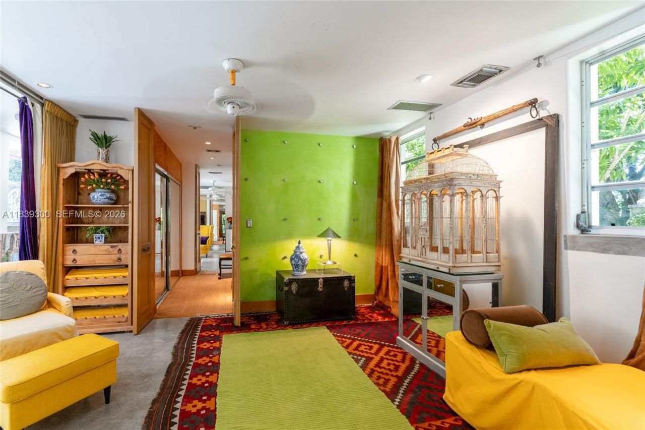 6867 SW 62nd Ter, South Miami, FL 33143 Photo