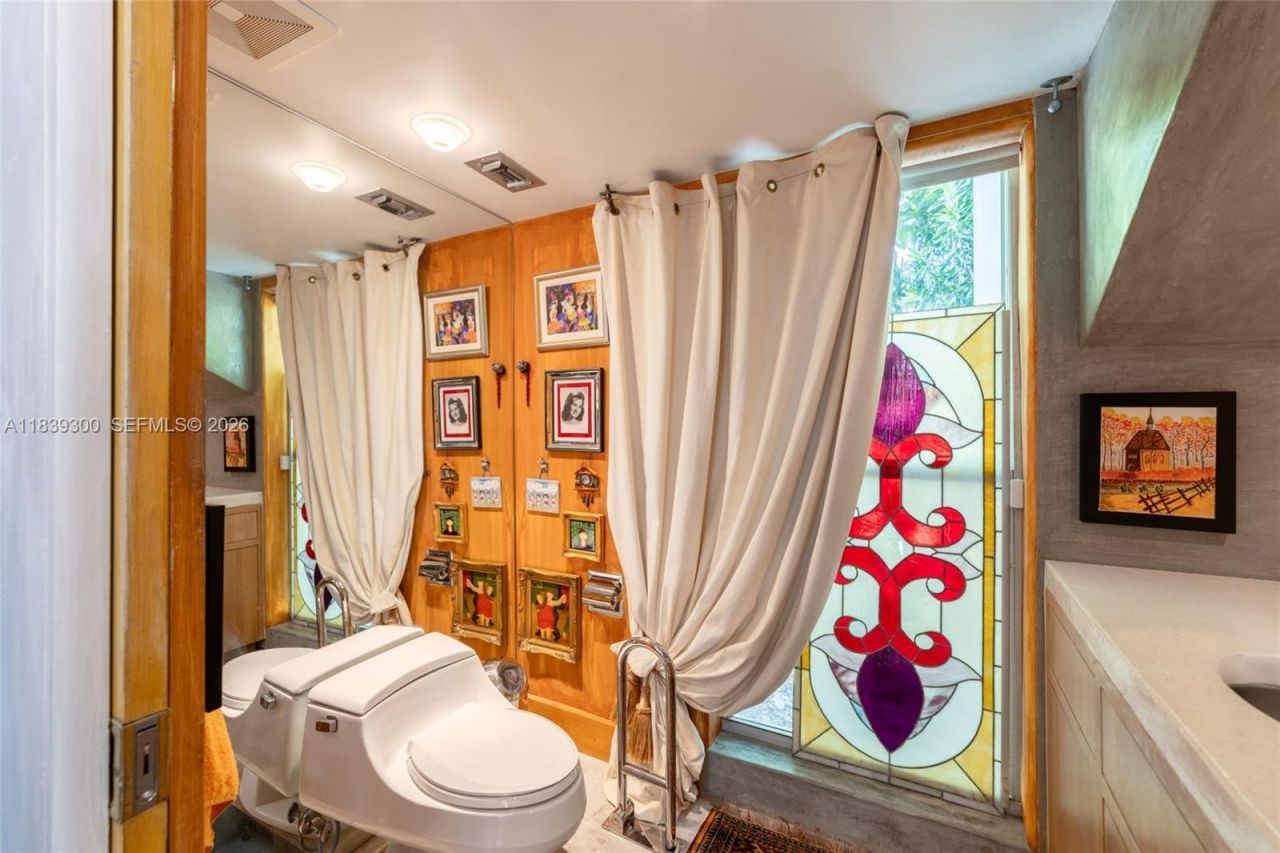 6867 SW 62nd Ter, South Miami, FL 33143 Photo