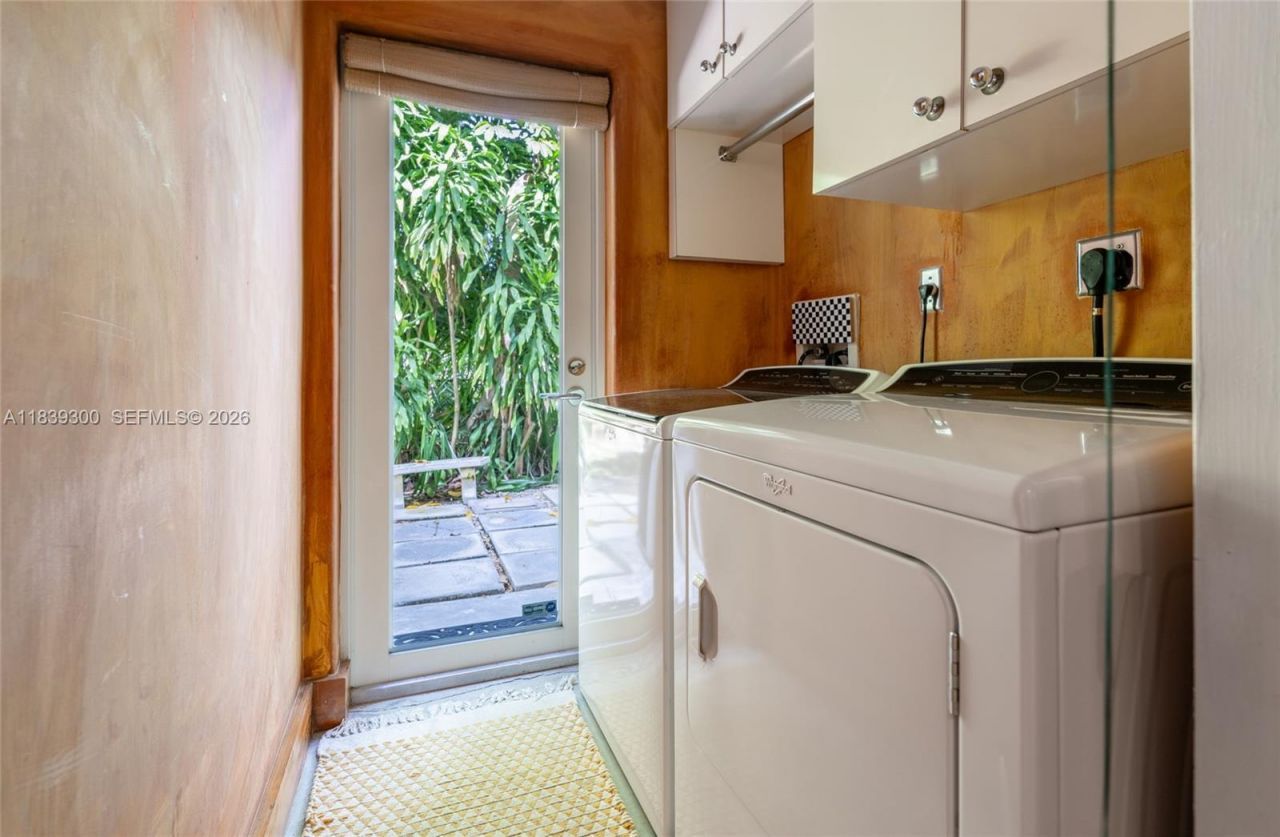 6867 SW 62nd Ter, South Miami, FL 33143 Photo