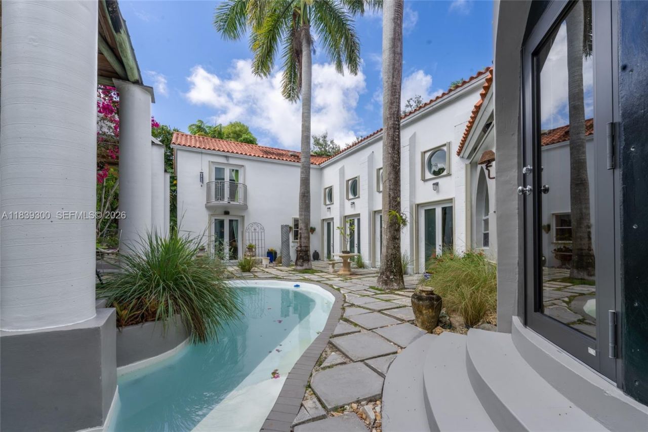 6867 SW 62nd Ter, South Miami, FL 33143 Photo