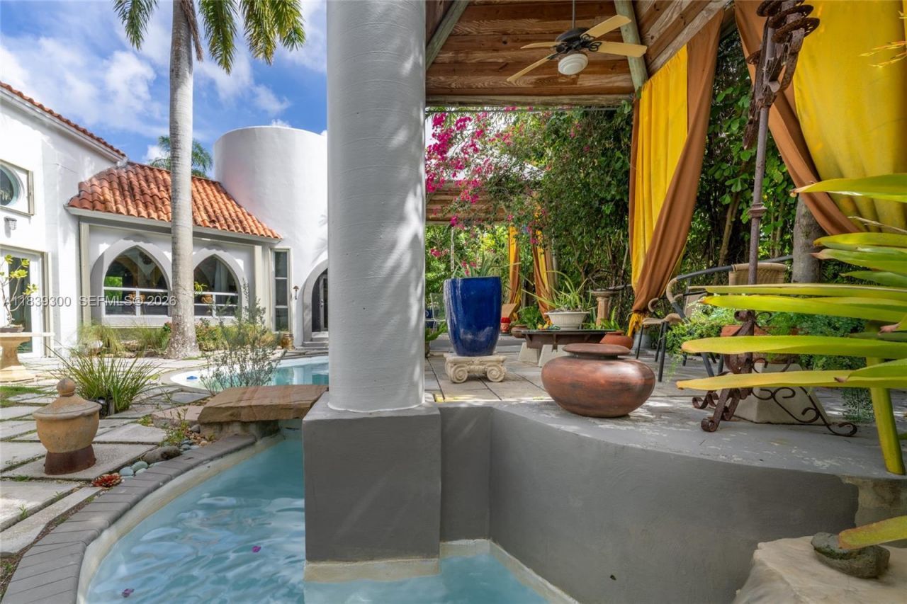 6867 SW 62nd Ter, South Miami, FL 33143 Photo