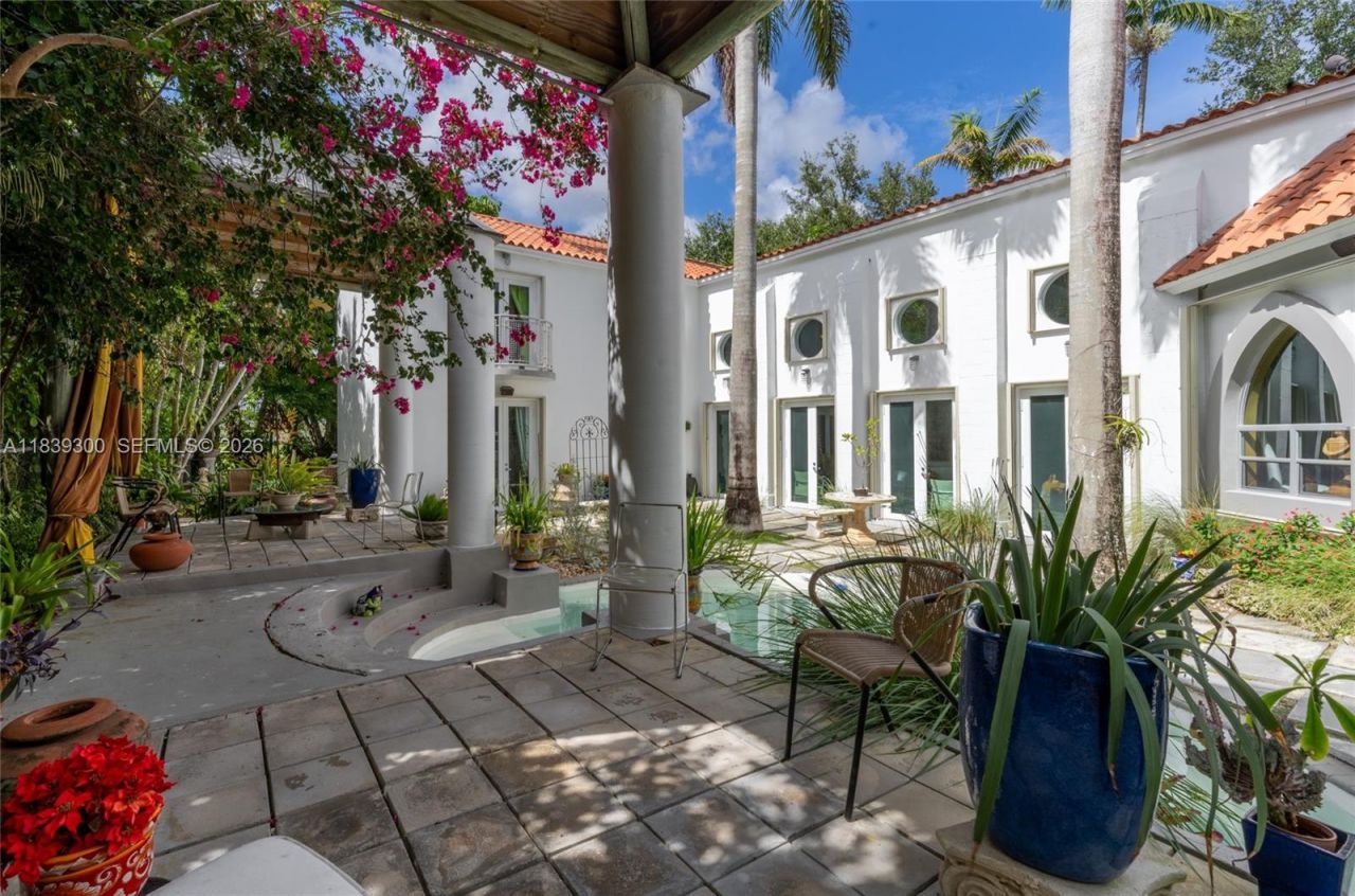 6867 SW 62nd Ter, South Miami, FL 33143 Photo