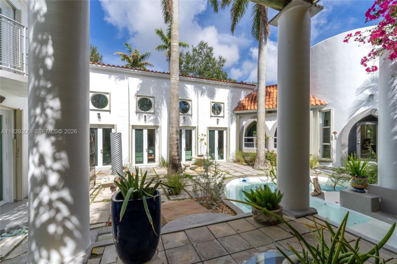 6867 SW 62nd Ter, South Miami, FL 33143 Photo