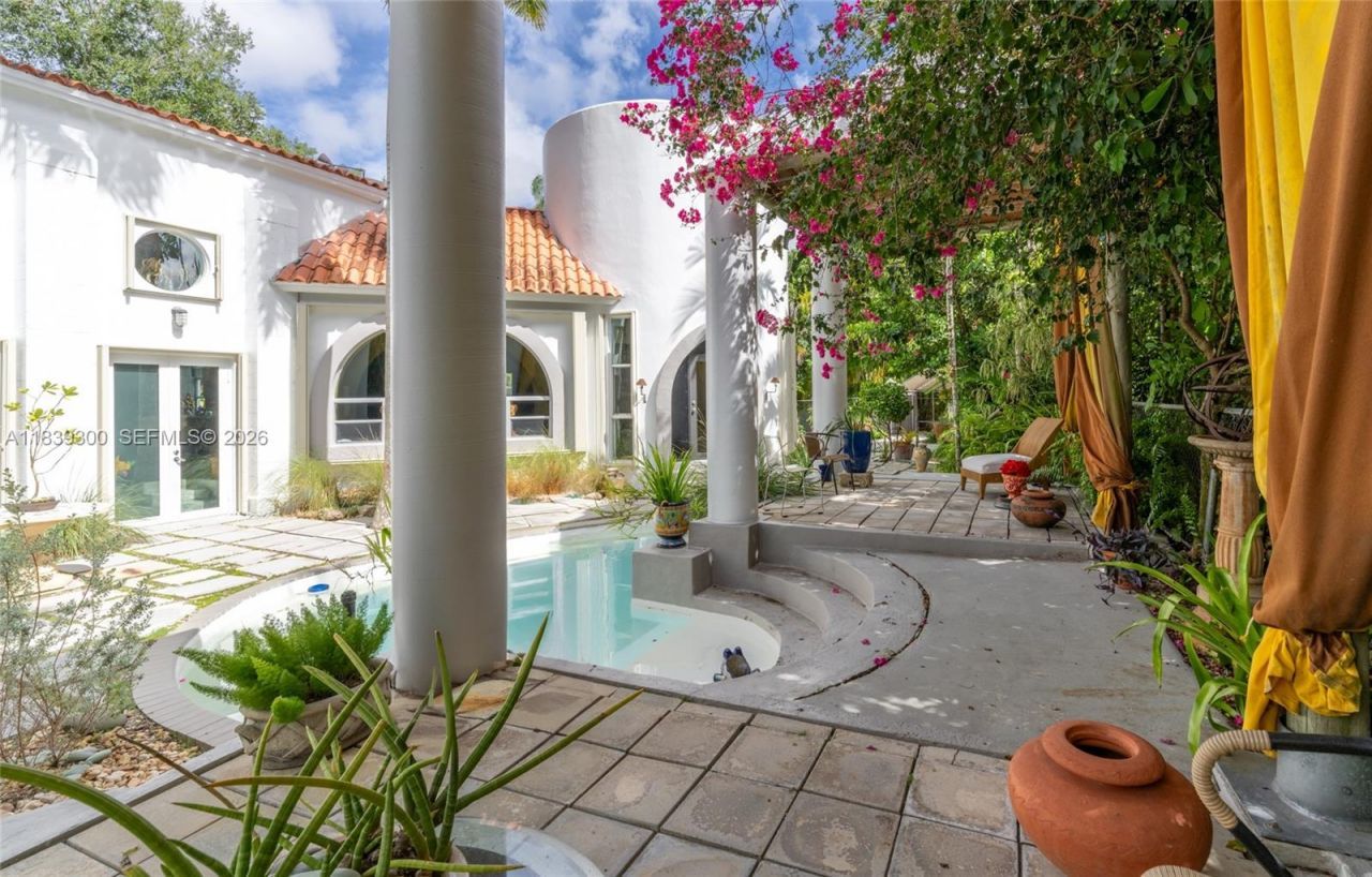 6867 SW 62nd Ter, South Miami, FL 33143 Photo