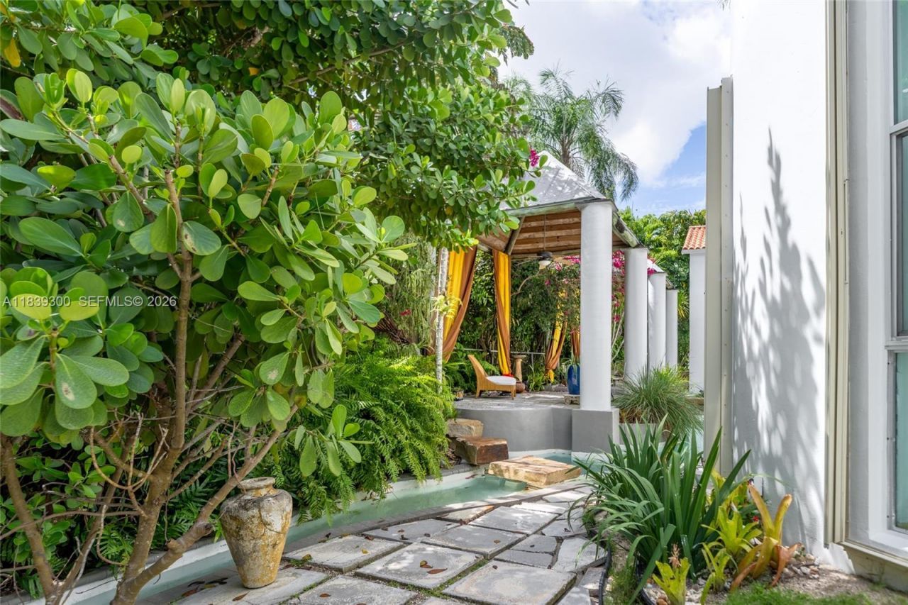 6867 SW 62nd Ter, South Miami, FL 33143 Photo