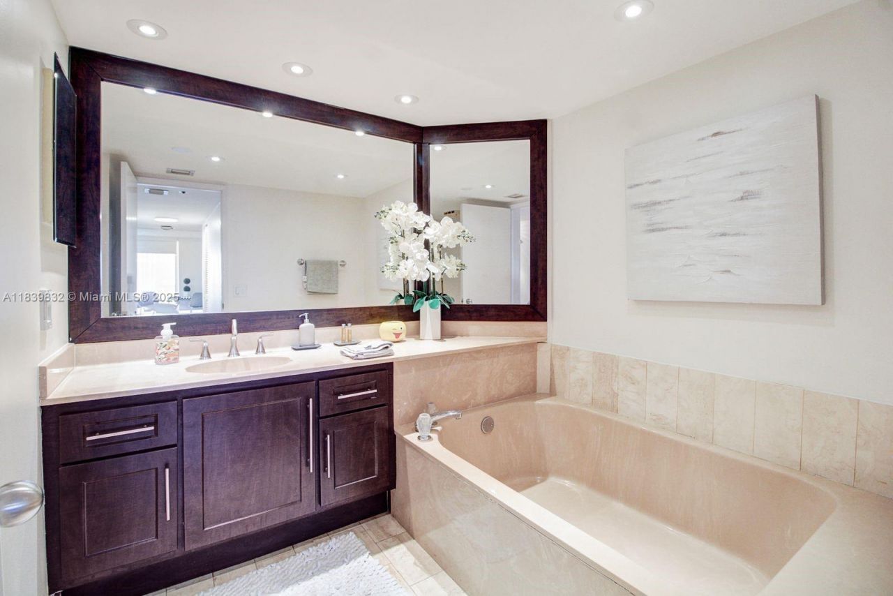 1717 N Bayshore Dr, Unit A-2635, Miami, FL 33132 Photo