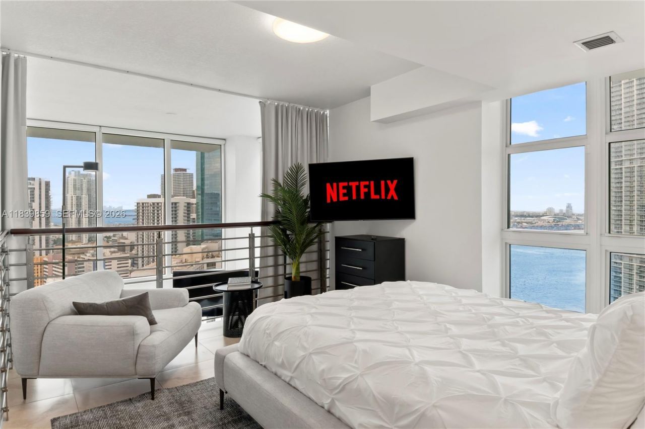 41 SE 5th St, Unit 1901, Miami, FL 33131 Photo