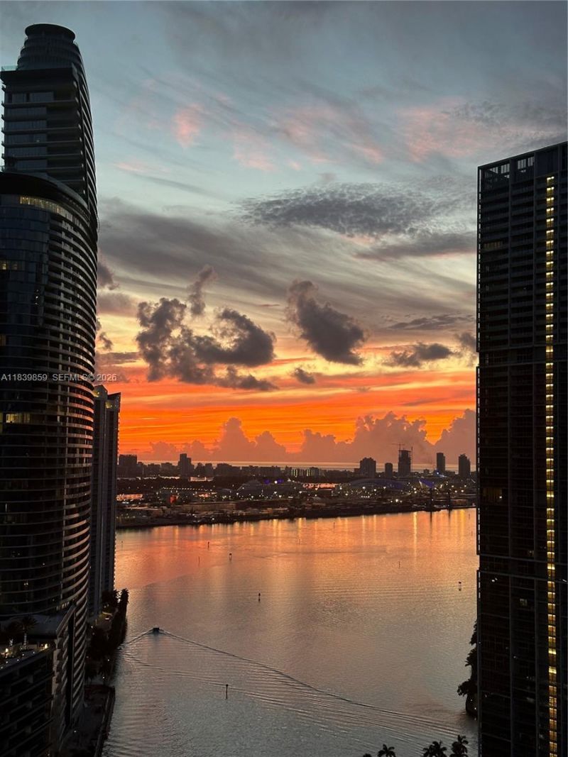 41 SE 5th St, Unit 1901, Miami, FL 33131 Photo