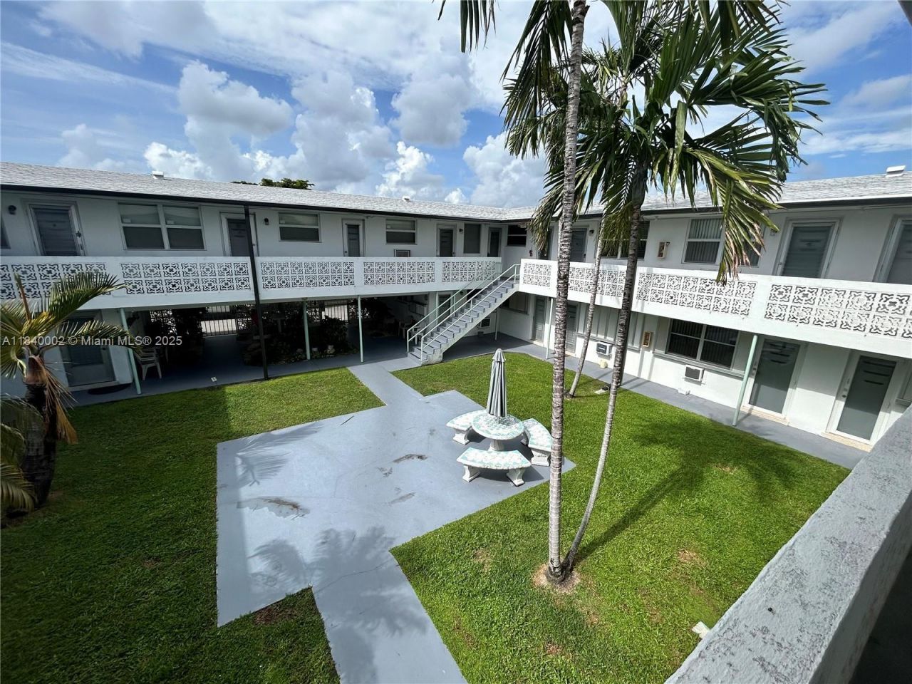 1717 Rodman St, Unit 15, Hollywood, FL 33020 Photo