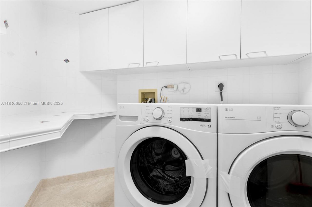 300 S Pointe Drive, Unit 801, Miami Beach, FL 33139 Photo