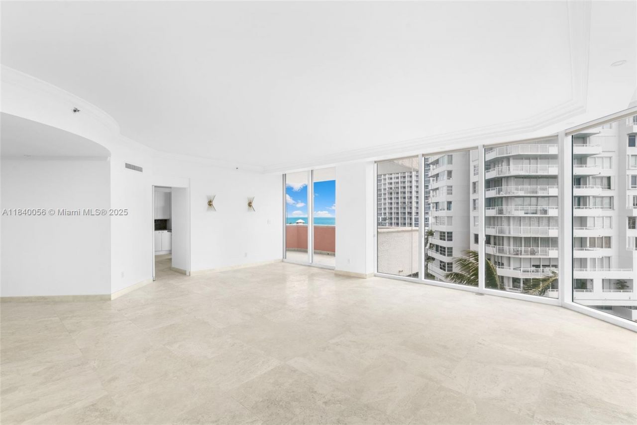 300 S Pointe Drive, Unit 801, Miami Beach, FL 33139 Photo