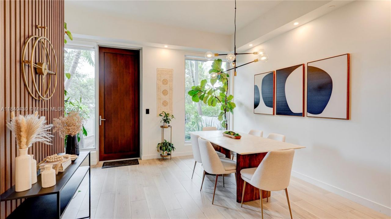 545 SW 11th St, Unit 105, Miami, FL 33129 Photo