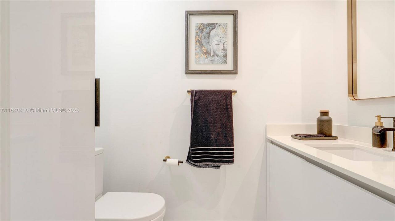 545 SW 11th St, Unit 105, Miami, FL 33129 Photo