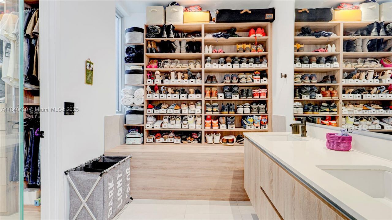 545 SW 11th St, Unit 105, Miami, FL 33129 Photo