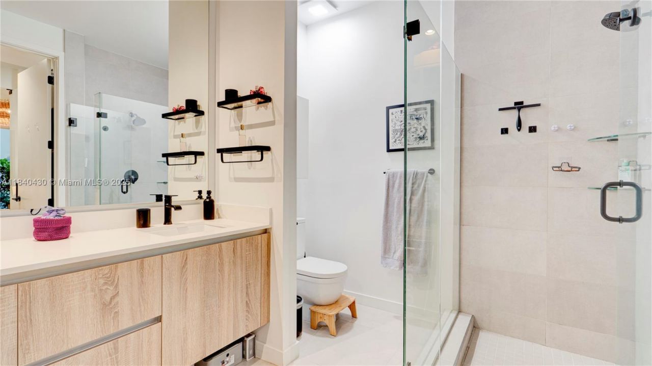 545 SW 11th St, Unit 105, Miami, FL 33129 Photo