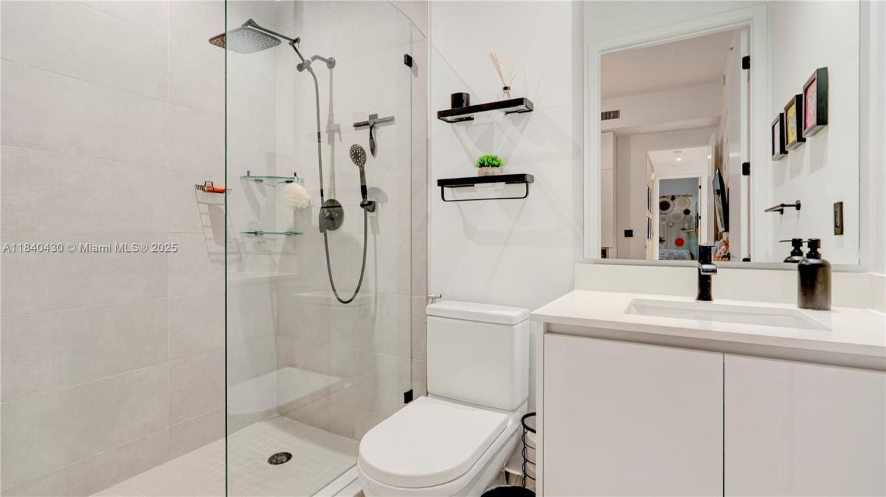 545 SW 11th St, Unit 105, Miami, FL 33129 Photo