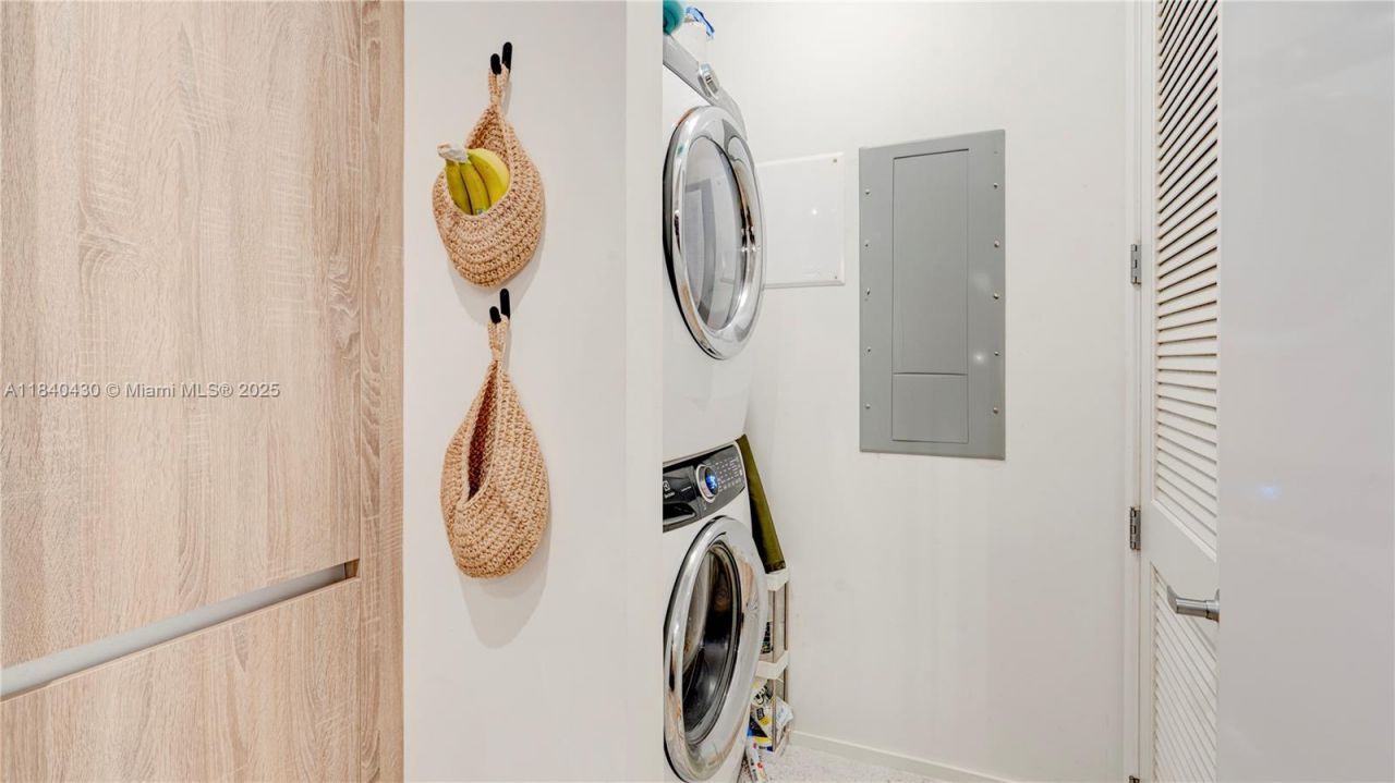 545 SW 11th St, Unit 105, Miami, FL 33129 Photo