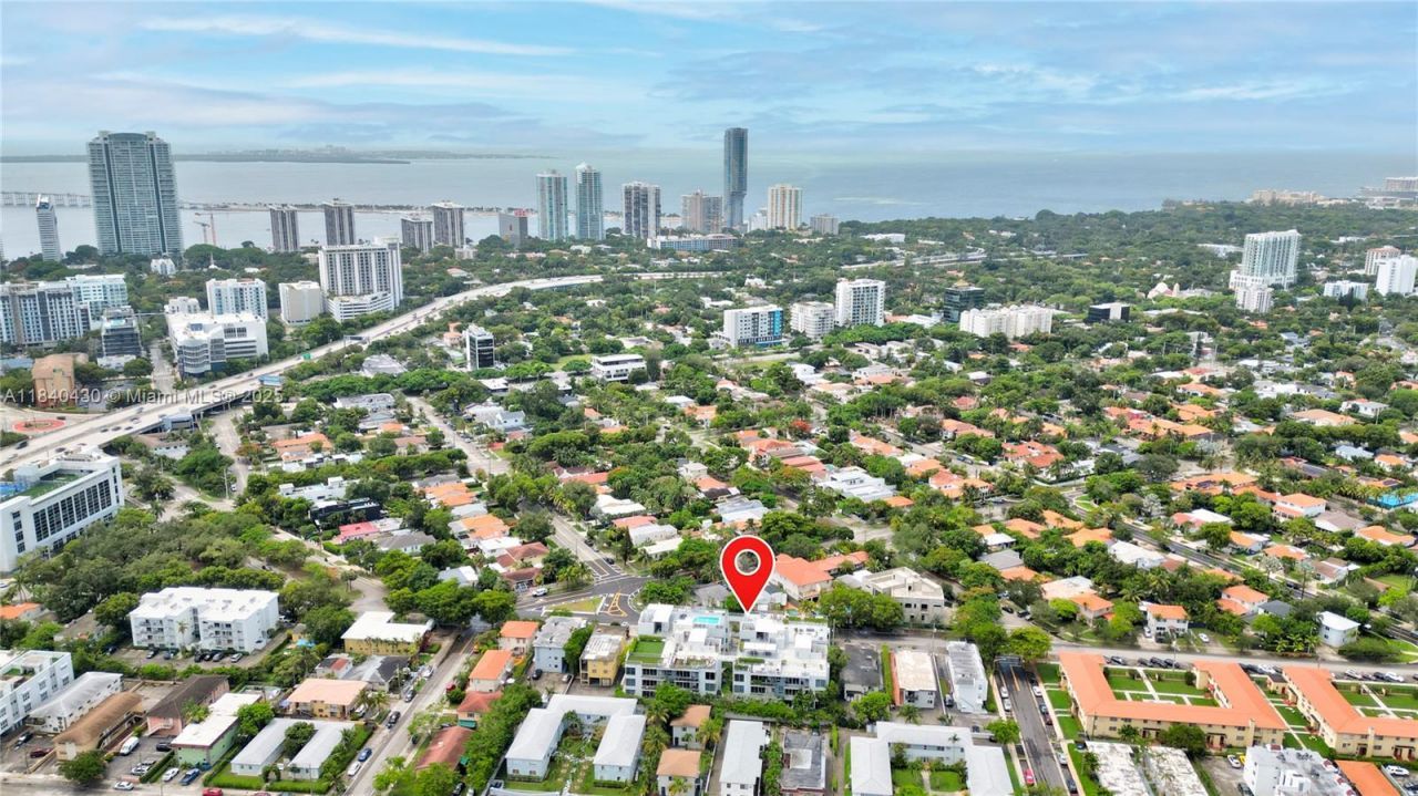 545 SW 11th St, Unit 105, Miami, FL 33129 Photo