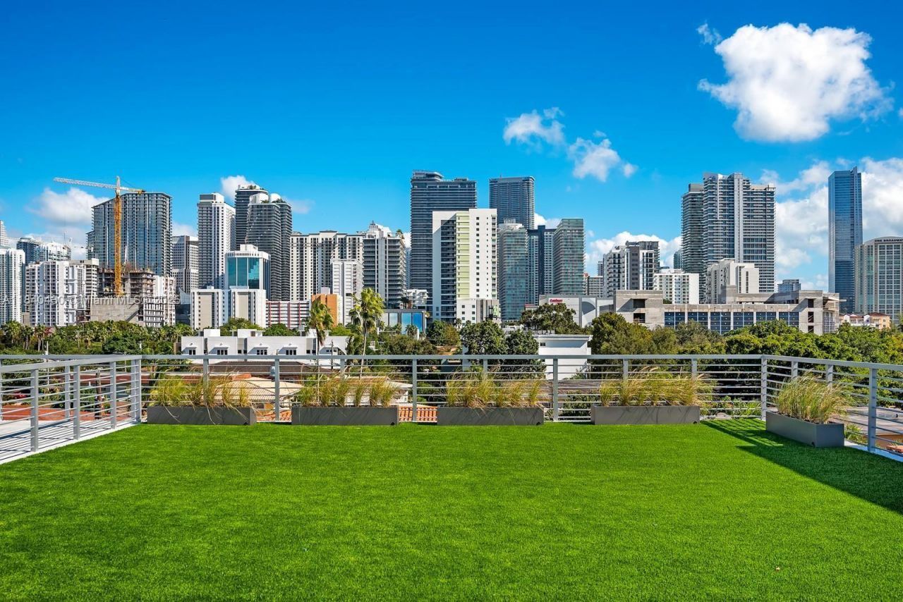 545 SW 11th St, Unit 105, Miami, FL 33129 Photo