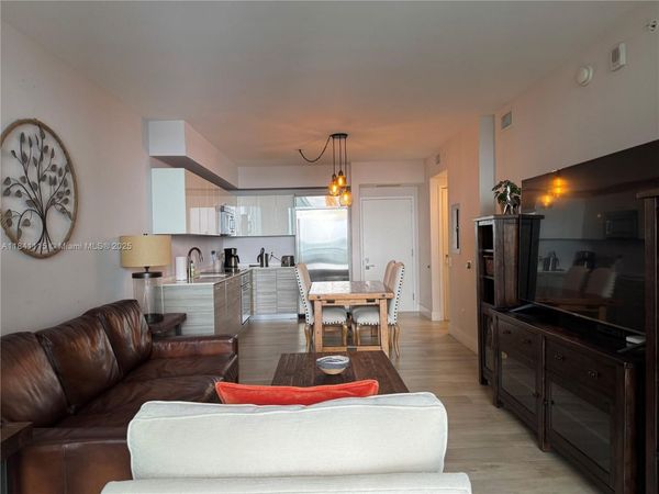 1300 Brickell Bay Dr, Unit 1808, Miami, FL 33131