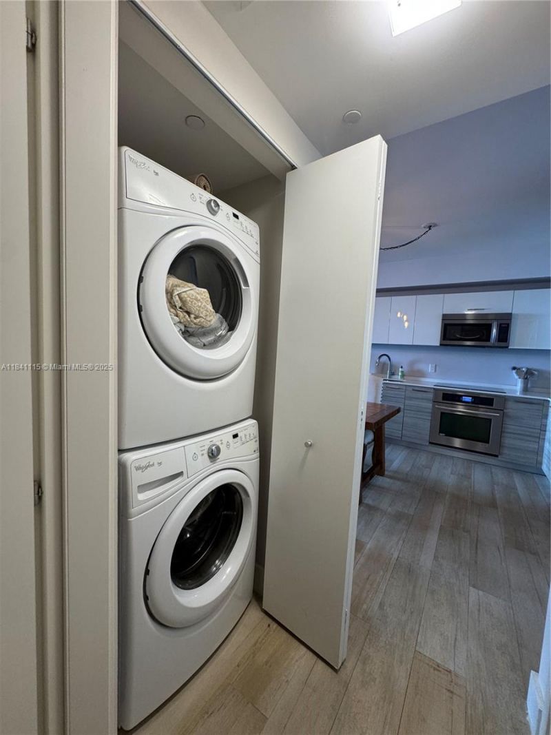 1300 Brickell Bay Dr, Unit 1808, Miami, FL 33131 Photo