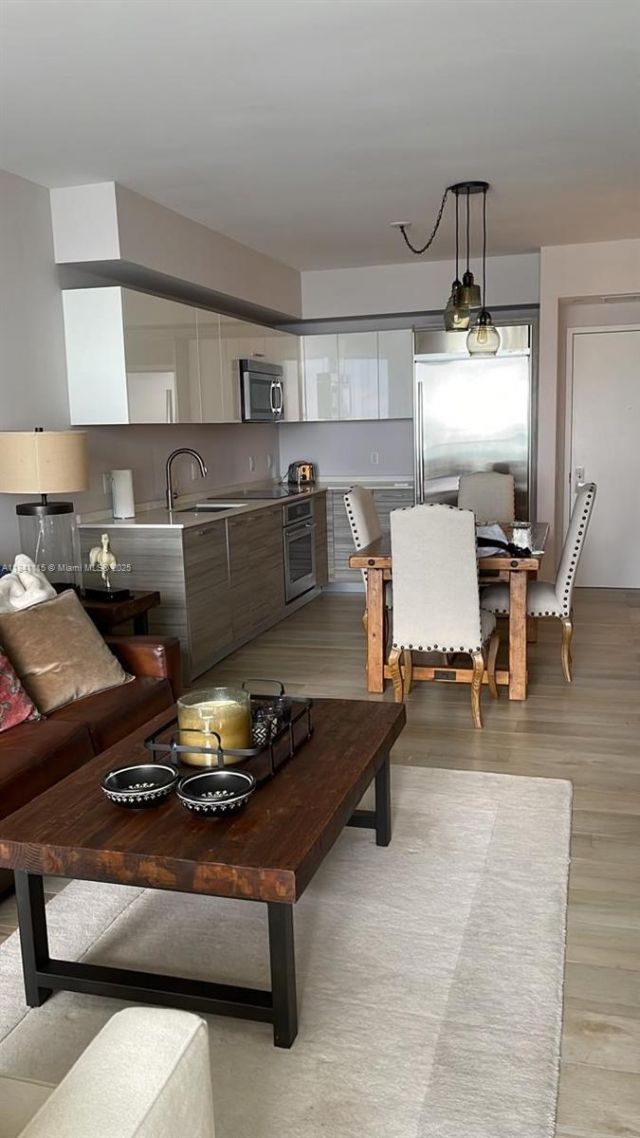 1300 Brickell Bay Dr, Unit 1808, Miami, FL 33131 Photo