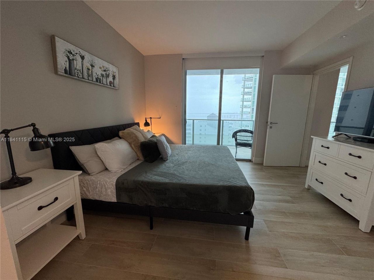 1300 Brickell Bay Dr, Unit 1808, Miami, FL 33131 Photo