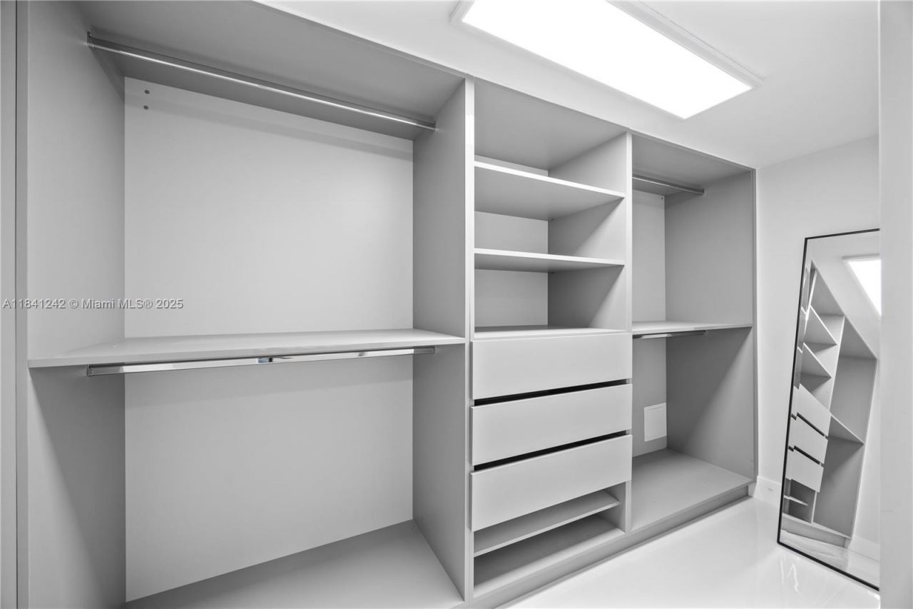 20379 W Country Club Drive, Unit 1631, Aventura, FL 33180 Photo