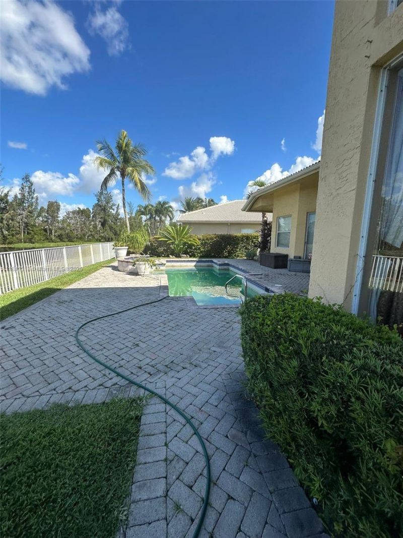 16707 NW 20th St, Pembroke Pines, FL 33028 Photo