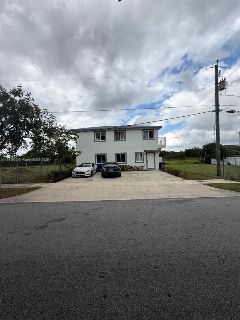 2121-2125 NW 72nd St, Miami, FL 33147 Photo