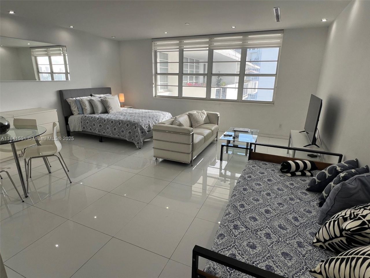 100 Lincoln Rd, Unit 1601, Miami Beach, FL 33139 Photo