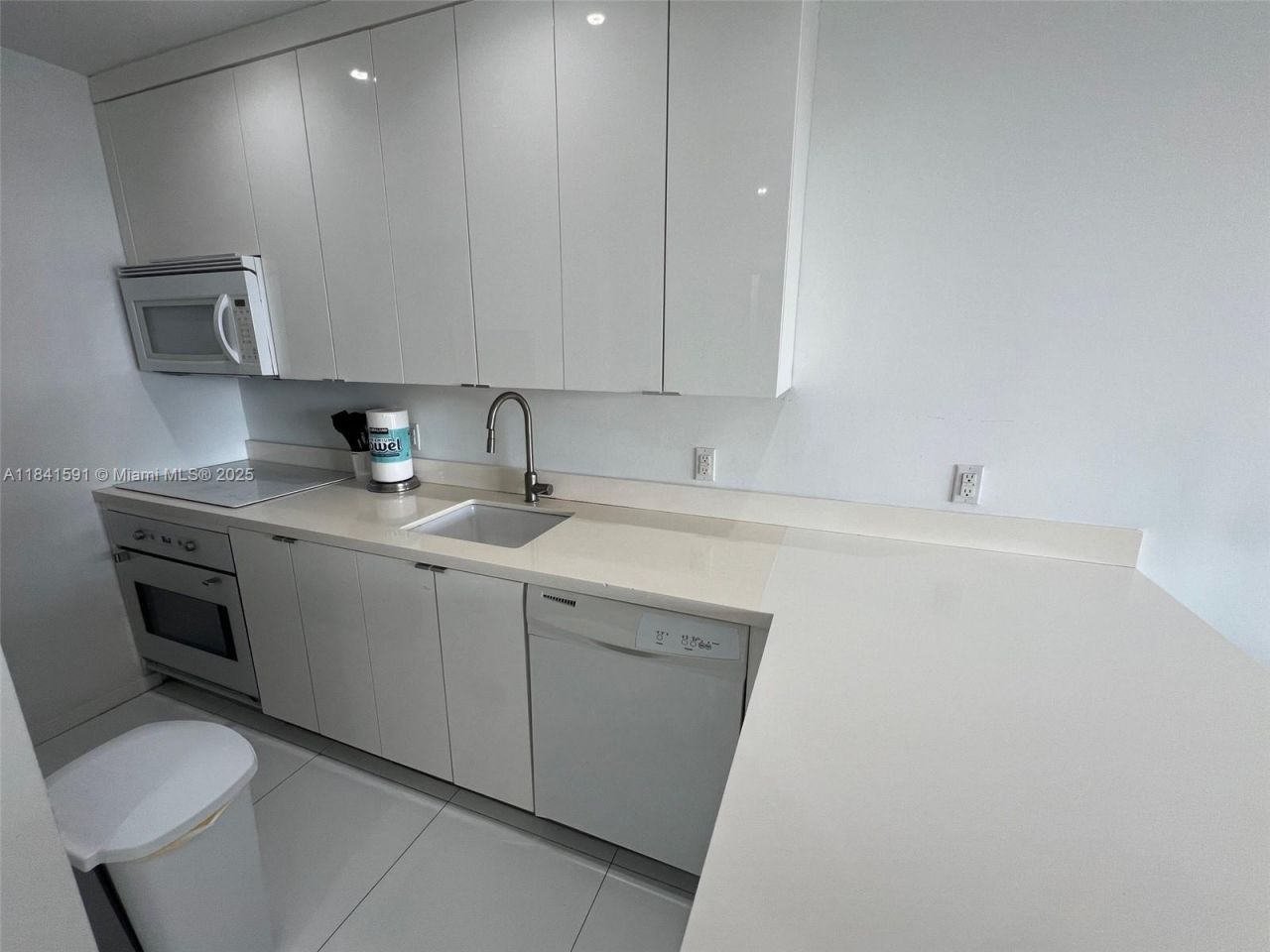 100 Lincoln Rd, Unit 1601, Miami Beach, FL 33139 Photo