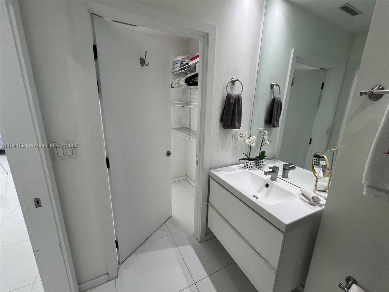 100 Lincoln Rd, Unit 1601, Miami Beach, FL 33139 Photo