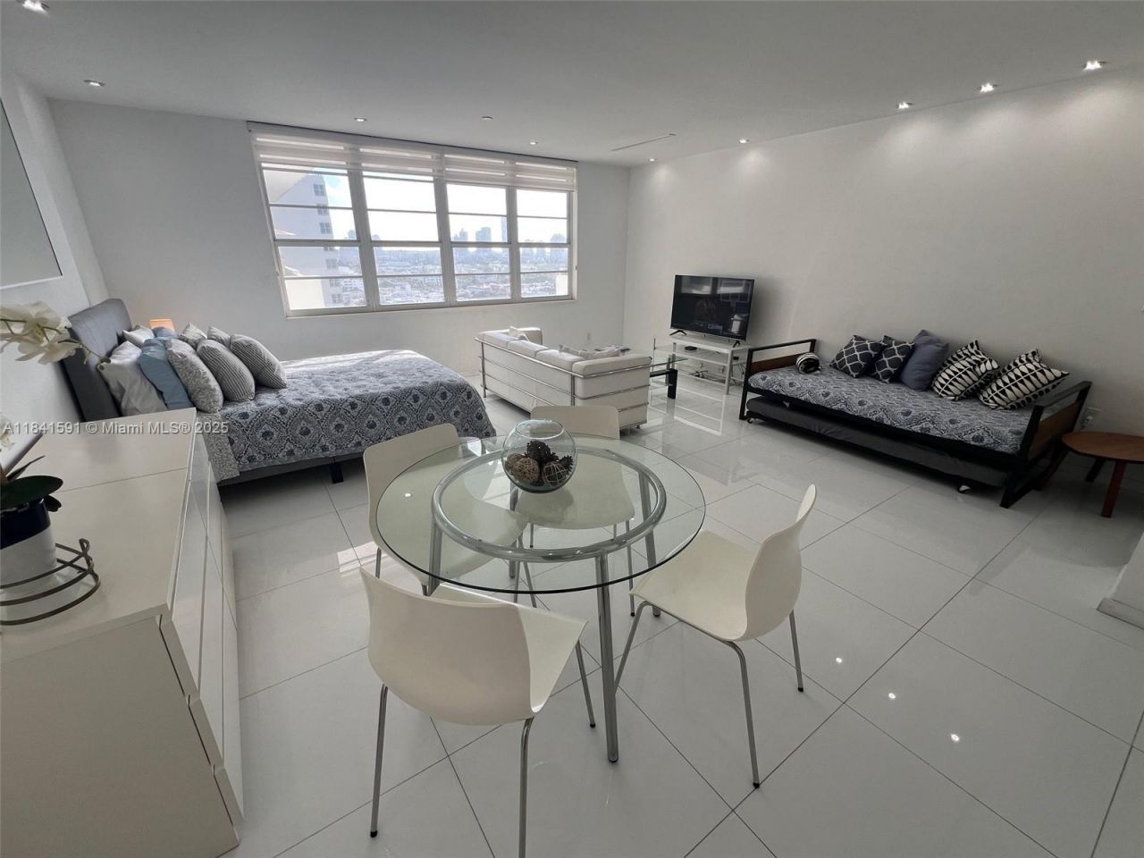 100 Lincoln Rd, Unit 1601, Miami Beach, FL 33139 Photo
