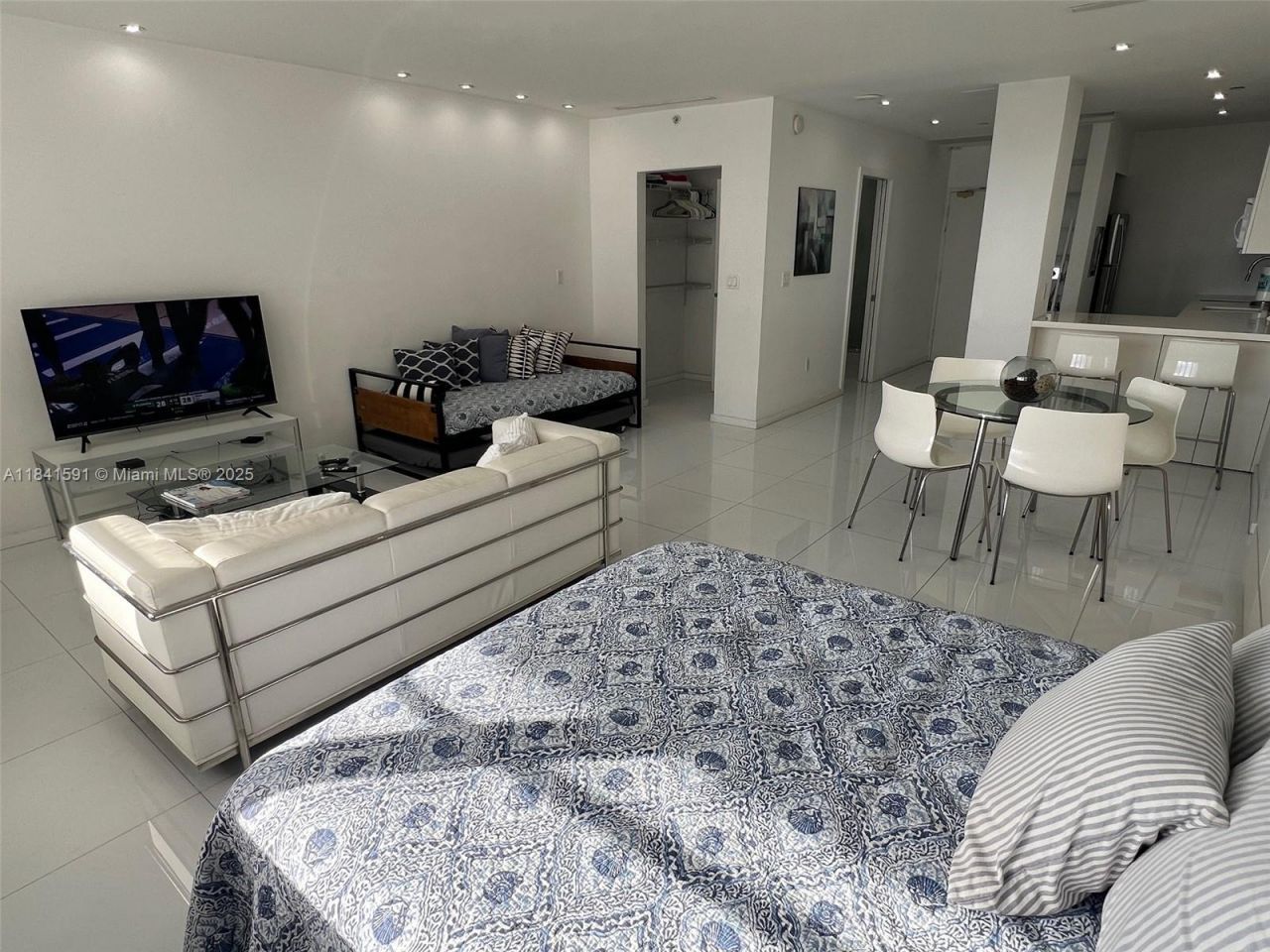 100 Lincoln Rd, Unit 1601, Miami Beach, FL 33139 Photo