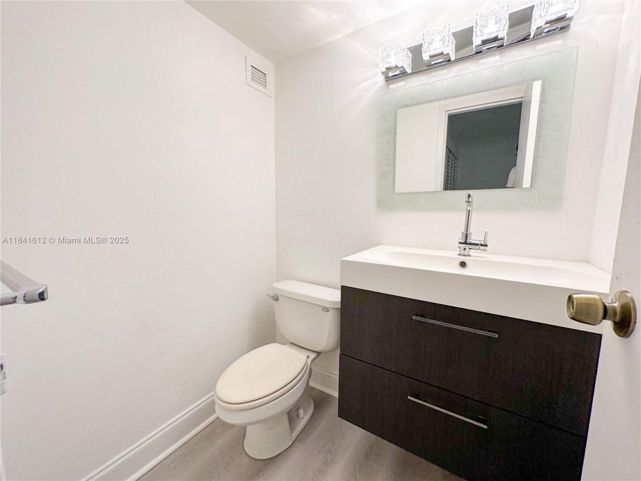 17011 N Bay Rd, Unit 216, Sunny Isles Beach, FL 33160 Photo