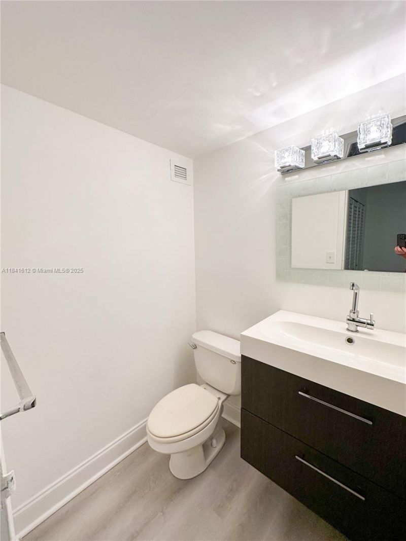 17011 N Bay Rd, Unit 216, Sunny Isles Beach, FL 33160 Photo