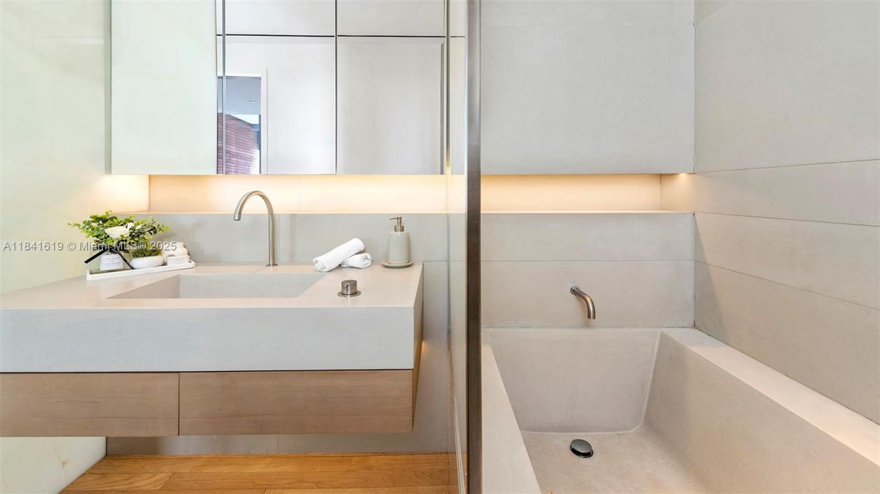 2901 Collins Ave, Unit 1403, Miami Beach, FL 33140 Photo