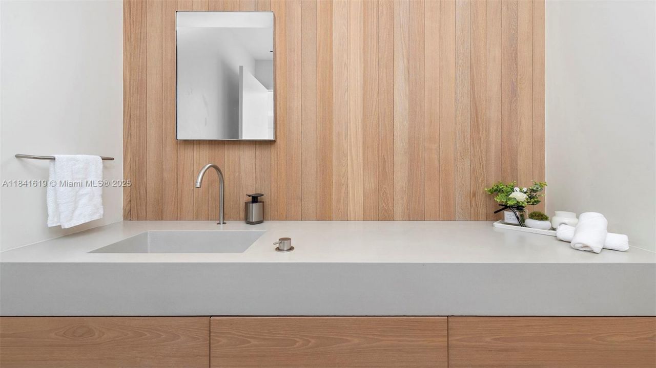 2901 Collins Ave, Unit 1403, Miami Beach, FL 33140 Photo