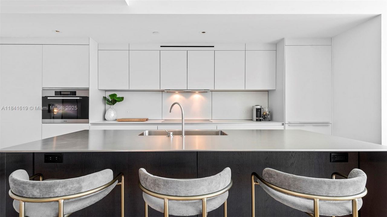 2901 Collins Ave, Unit 1403, Miami Beach, FL 33140 Photo