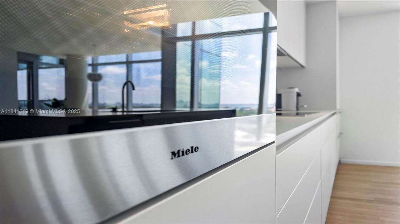 2901 Collins Ave, Unit 1403, Miami Beach, FL 33140 Photo