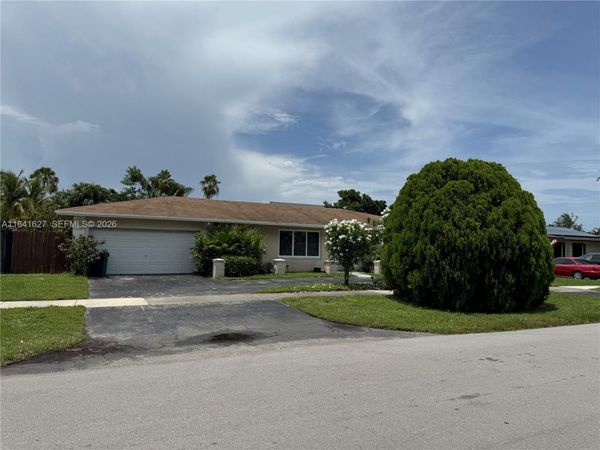 8121 SW 205th St, Cutler Bay, FL 33189
