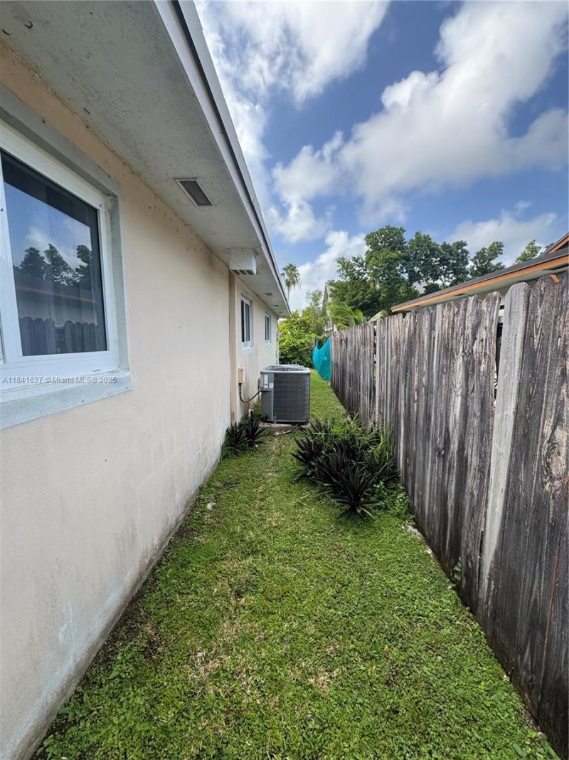 8121 SW 205th St, Cutler Bay, FL 33189 Photo