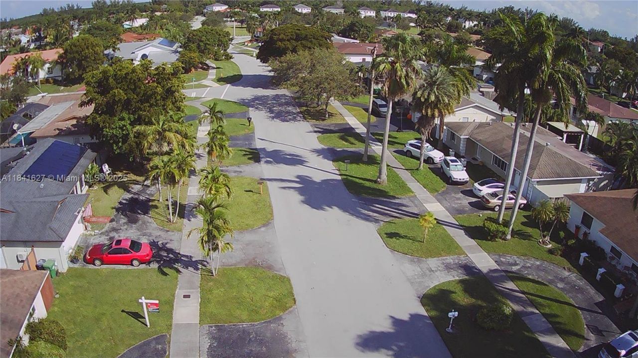 8121 SW 205th St, Cutler Bay, FL 33189 Photo