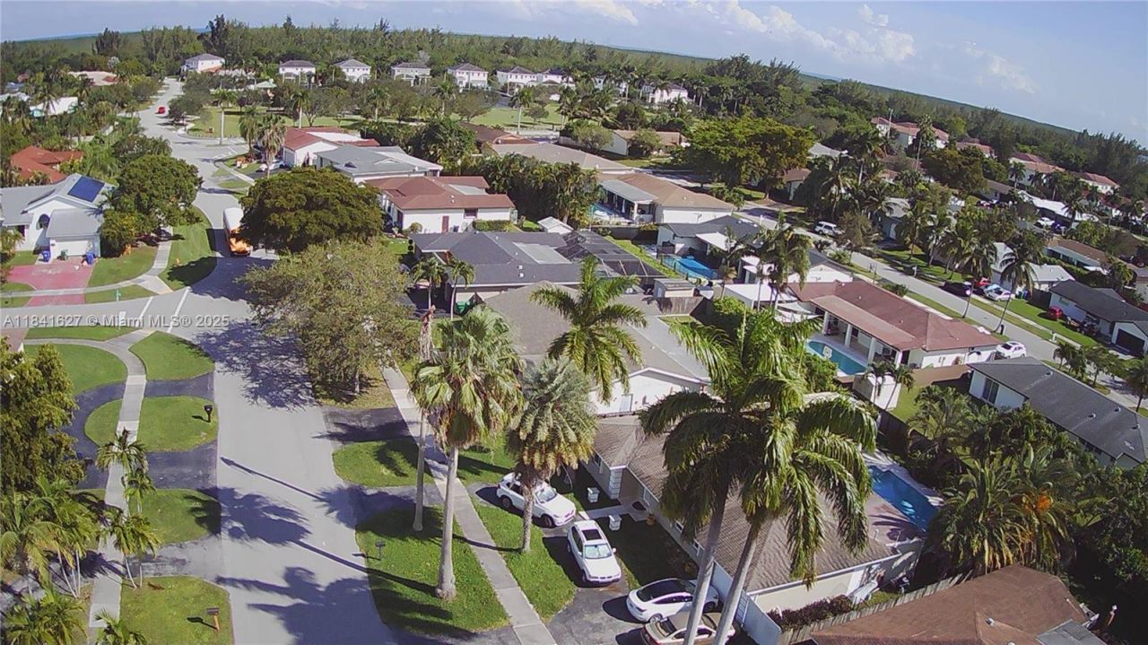 8121 SW 205th St, Cutler Bay, FL 33189 Photo